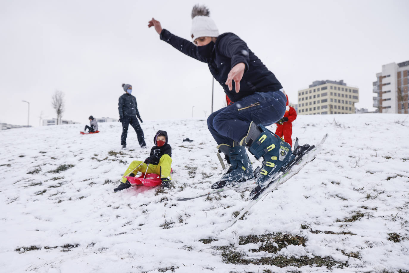 Fotos: Álava se prepara para otra jornada de nieve